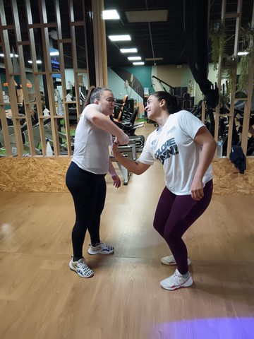 Cours de self-défense à Falaise : maîtriser une agression grâce aux clés articulaires